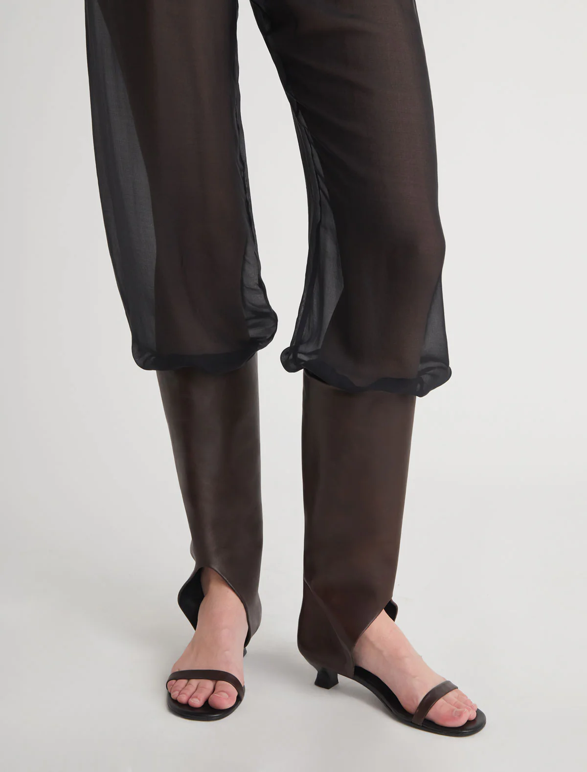 no 2835 / Manuela - Image 3
